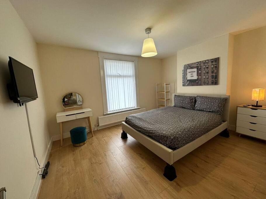 Big 3 Bedroom London House With 2 Bathroom Plumstead  Exterior photo